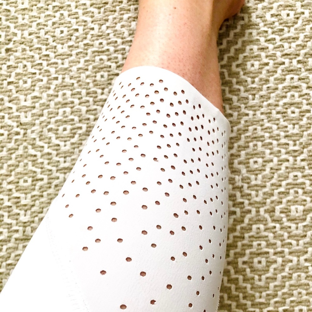 Lululemon white cropped leggings